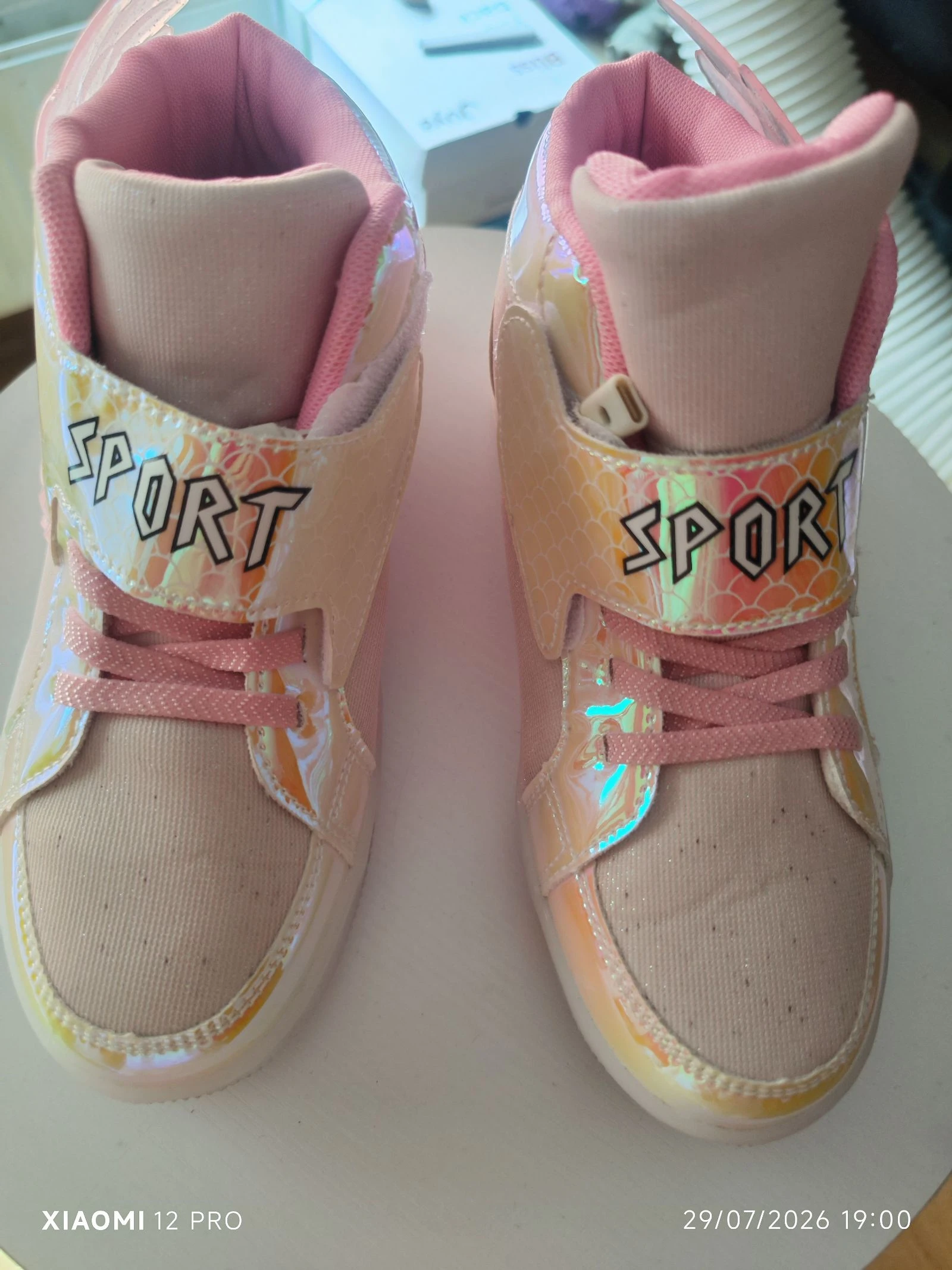 High-top sneakers with LED lights and wings (New) – Size 37 – photo 2
